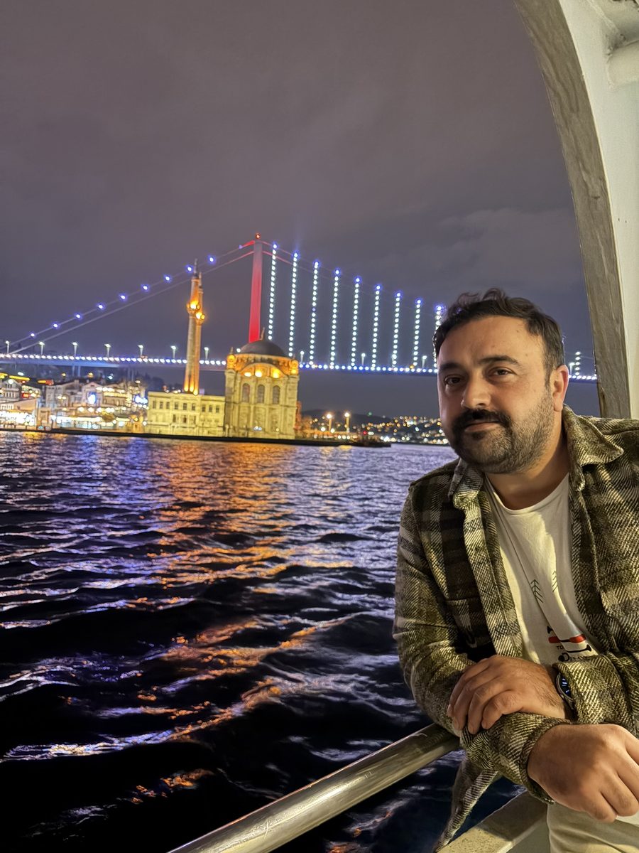 Guide on Bosphorus boat